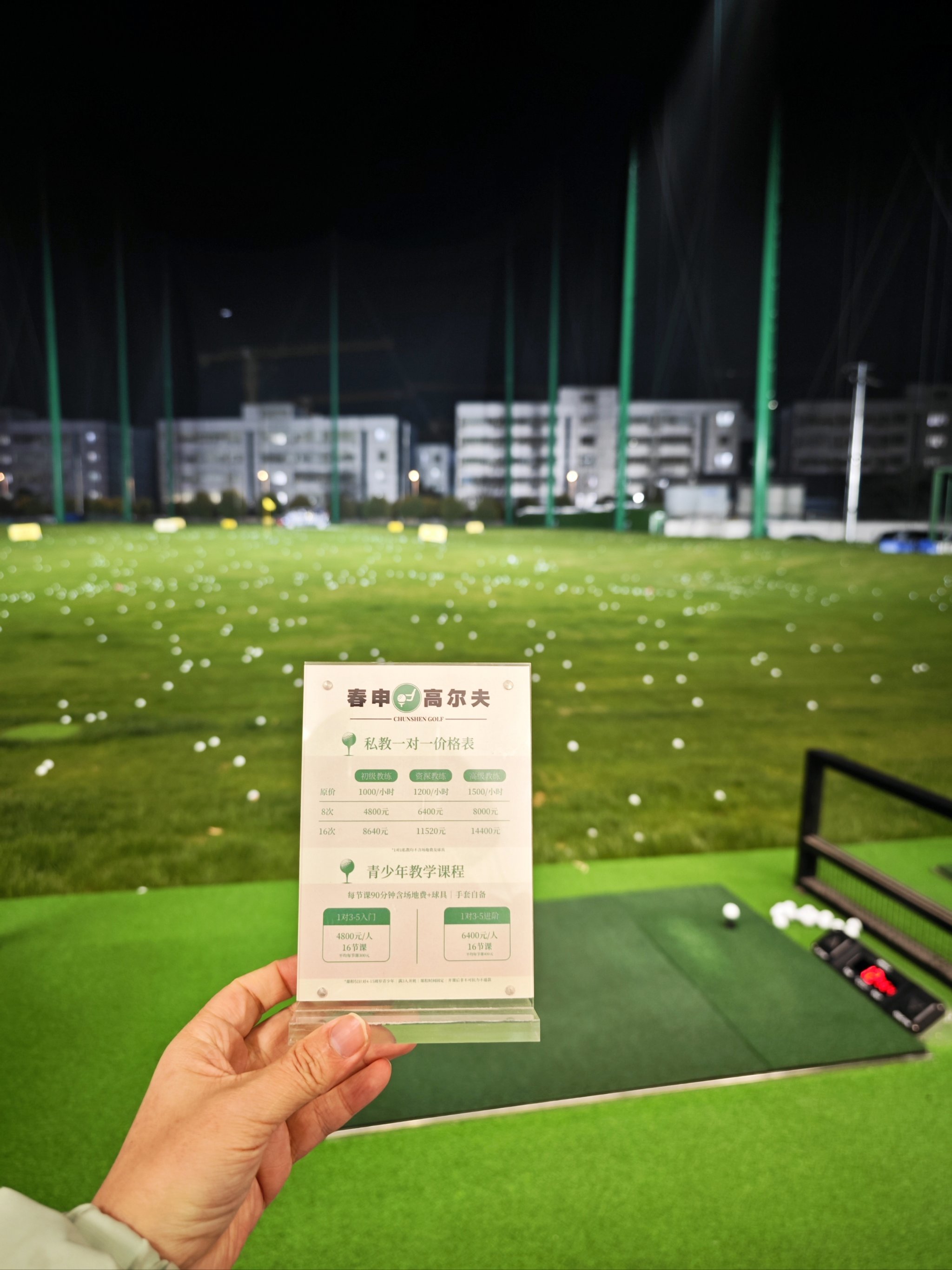 关于高尔夫热身赛上演强强对话，徽州貔貅队翻盘徽州灰熊队，战术调整见效；全面提速抢占先机的信息