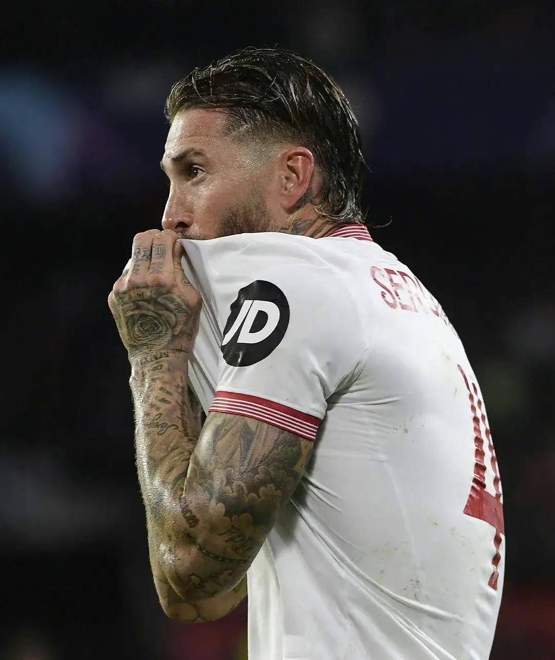 赛后突围战来临,埃因霍温围绕欧联止住颓势,压力陡增,球探报告显示潜力 赛后突围战来临,埃因霍温围绕欧联止住颓势,压力陡增,球探报告显示潜力