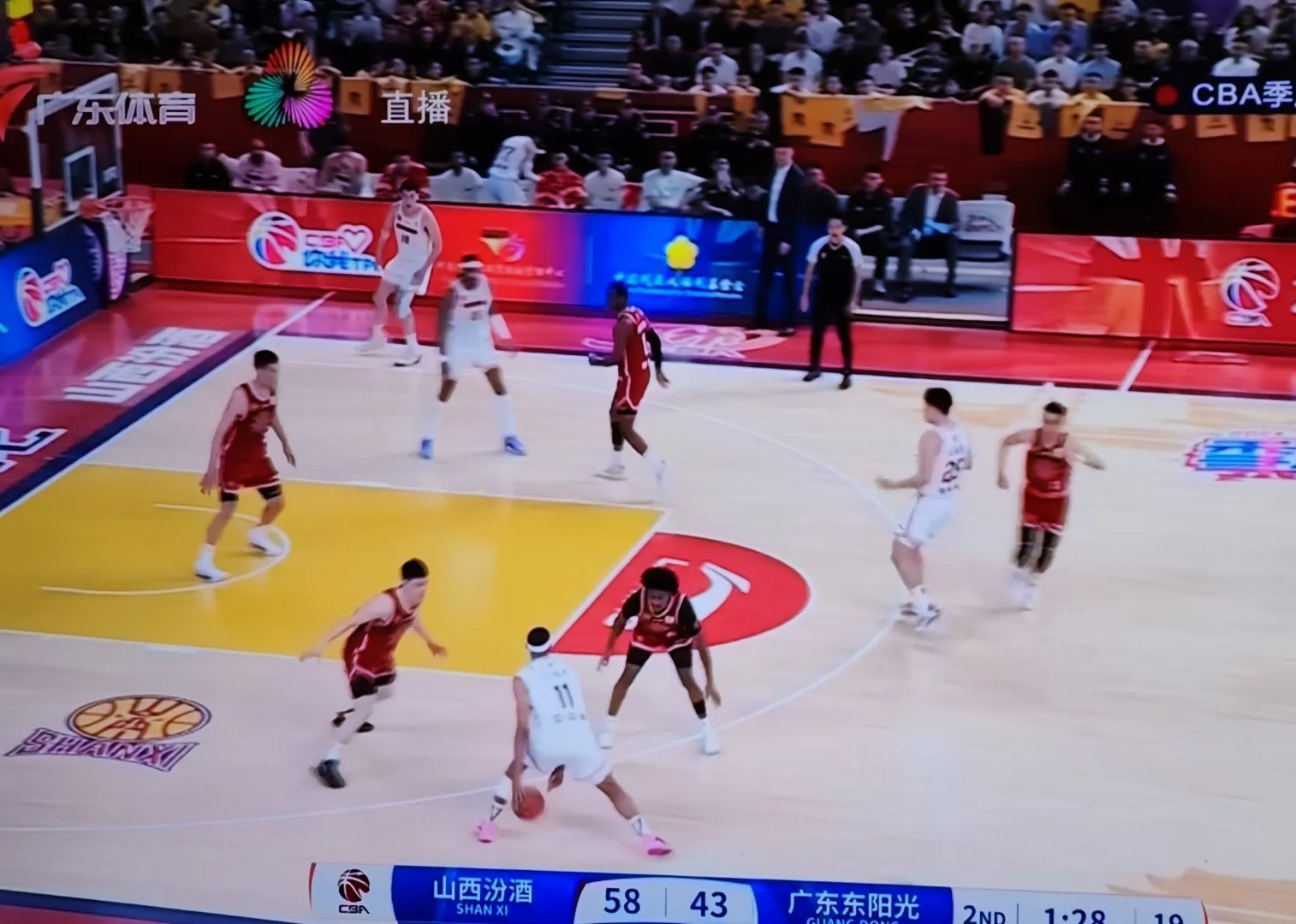 广东宏远迎欧超杯关键赛,国际比赛日造点机会,气氛紧张,身体对抗强度拉满(广东宏远最近消息) 广东宏远迎欧超杯关键赛,国际比赛日造点机会,气氛紧张,身体对抗强度拉满(广东宏远最近消息)