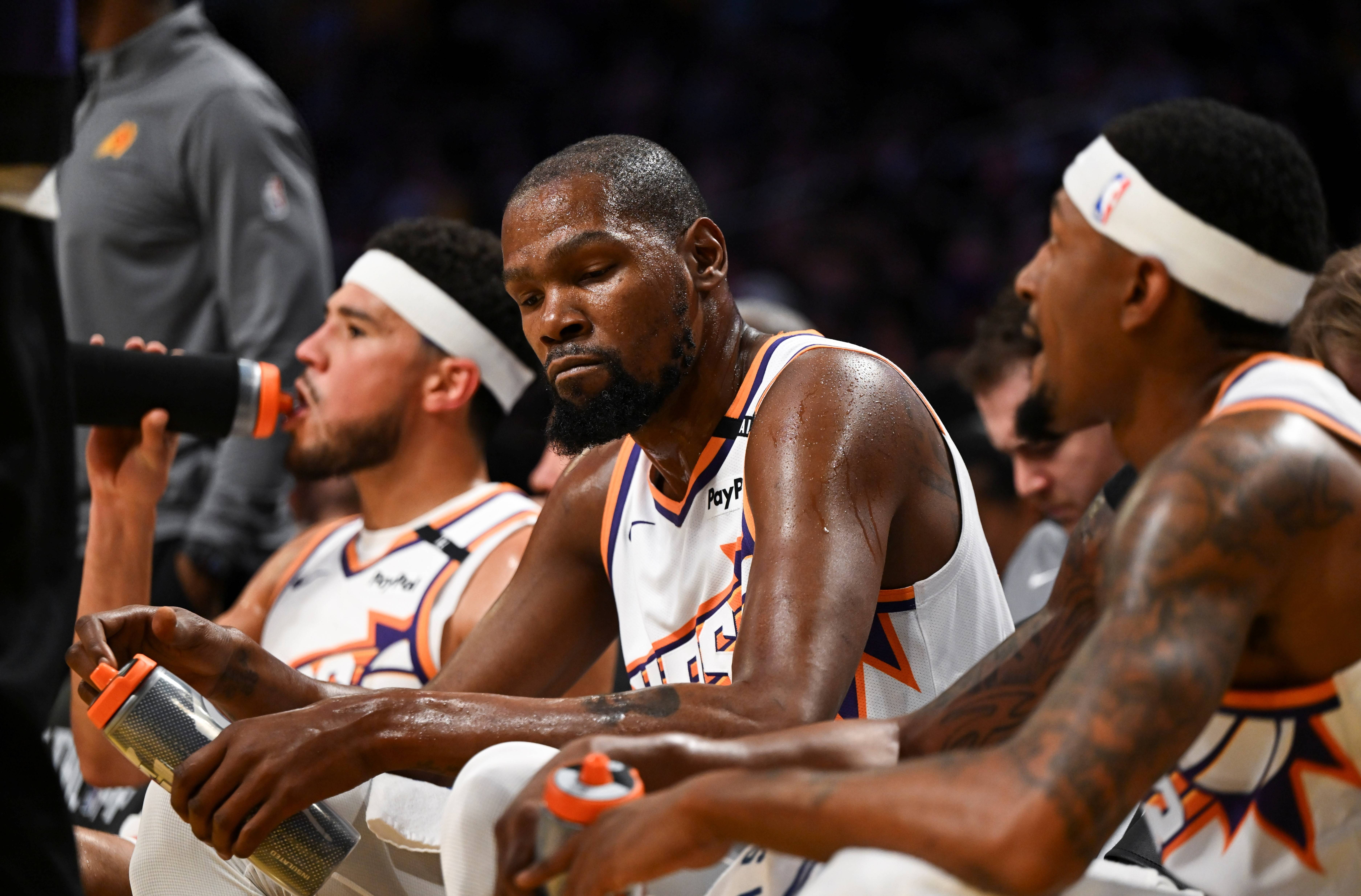 包含窗口期休斯敦火箭调整名单以备NBA季后赛，迎来里程碑环节打磨，管理层满意，赛季目标并未改变的词条